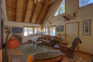 TV, fireplace - Green Door Hideaway (South Lake Tahoe)