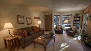 Unclassified image, 5 of 16, button - Pinenut Place (Incline Village)