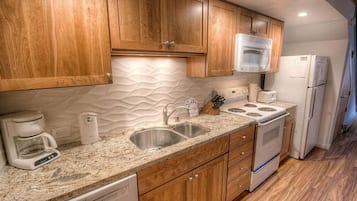 Fridge, microwave, stovetop, dishwasher