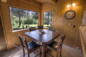 Fridge, microwave, stovetop, dishwasher - Woody's Retreat (South Lake Tahoe)