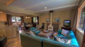 Living room - Slice of Tahoe (South Lake Tahoe)