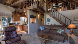TV - Tree Top Retreat (Tahoma)