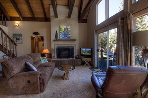 TV - Tree Top Retreat (Tahoma)