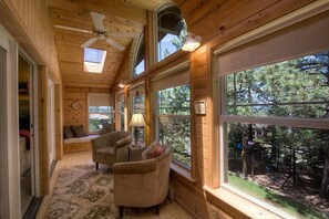TV, fireplace - Cold Creek Lakeview Lodge (South Lake Tahoe)