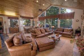 TV, fireplace - Getting Away Together (South Lake Tahoe)