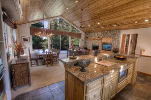 Private kitchen - Getting Away Together (South Lake Tahoe)