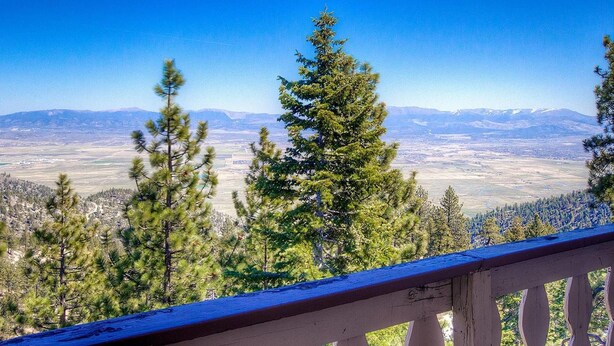 Unclassified image, 1 of 14, button - Valley View (Stateline)