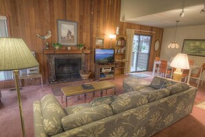TV, fireplace - Sparrows Nest (Incline Village)