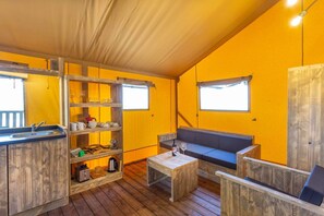 Interior - Recharge yourself in our luxury lodges, surrounded by nature. (Palazzolo dello Stella)