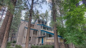 Exterior - Lucky Lady 404 (South Lake Tahoe)