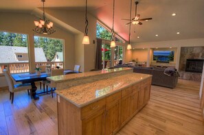 電冰箱、微波爐、爐台、洗碗機