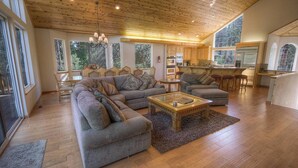 TV, fireplace - Truckee River Lodge (South Lake Tahoe)