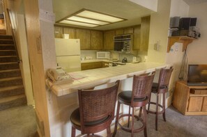 Fridge, microwave, stovetop, dishwasher - Heavenly Chairview Condo (Stateline)