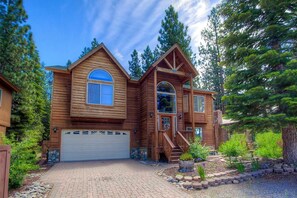 Exterior - Pine Mountain Lodge (South Lake Tahoe)