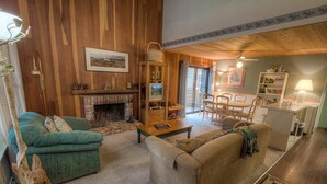 Télévision, cheminée