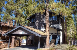 Exterior - Captain's Chalet (South Lake Tahoe)