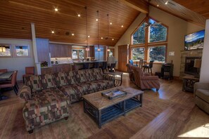 Televisión y chimenea 