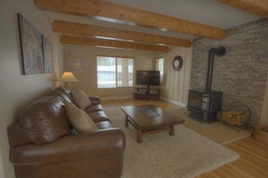 TV, fireplace - Glenwood Getaway (South Lake Tahoe)