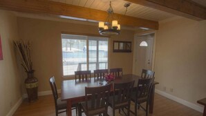 Coffee/tea maker, fridge, microwave, stovetop - Glenwood Getaway (South Lake Tahoe)
