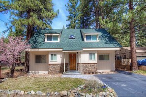 Exterior - Corner Pocket Chalet (South Lake Tahoe)
