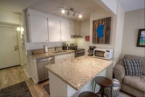 Fridge, microwave, stovetop, dishwasher