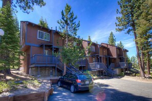 Exterior - Twin Pines Tahoe Retreat (South Lake Tahoe)
