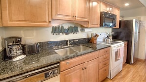 Private kitchen - Tall Pines Retreat (Incline Village)