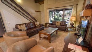 Living room - Tall Pines Retreat (Incline Village)