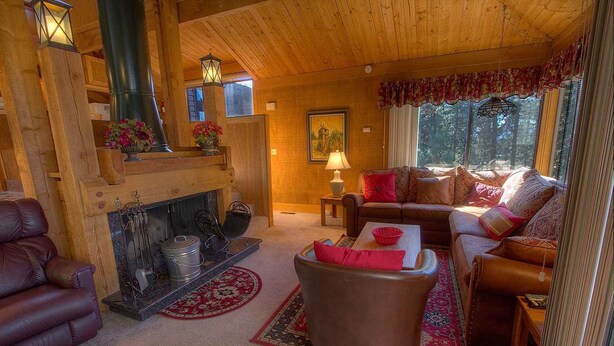 Living room - Chimney Rock Condo (Zephyr Cove)