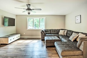 TV, DVD player - Cabin w/ Dock & Porch Across from Balsam Lake (Balsam Lake)