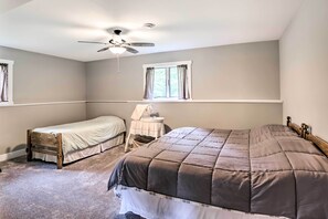 6 bedrooms, travel cot, Internet, bed sheets