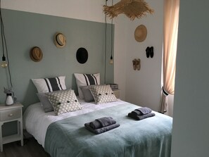 2 chambres, fer et planche Ă repasser, Wi-Fi, draps fournis