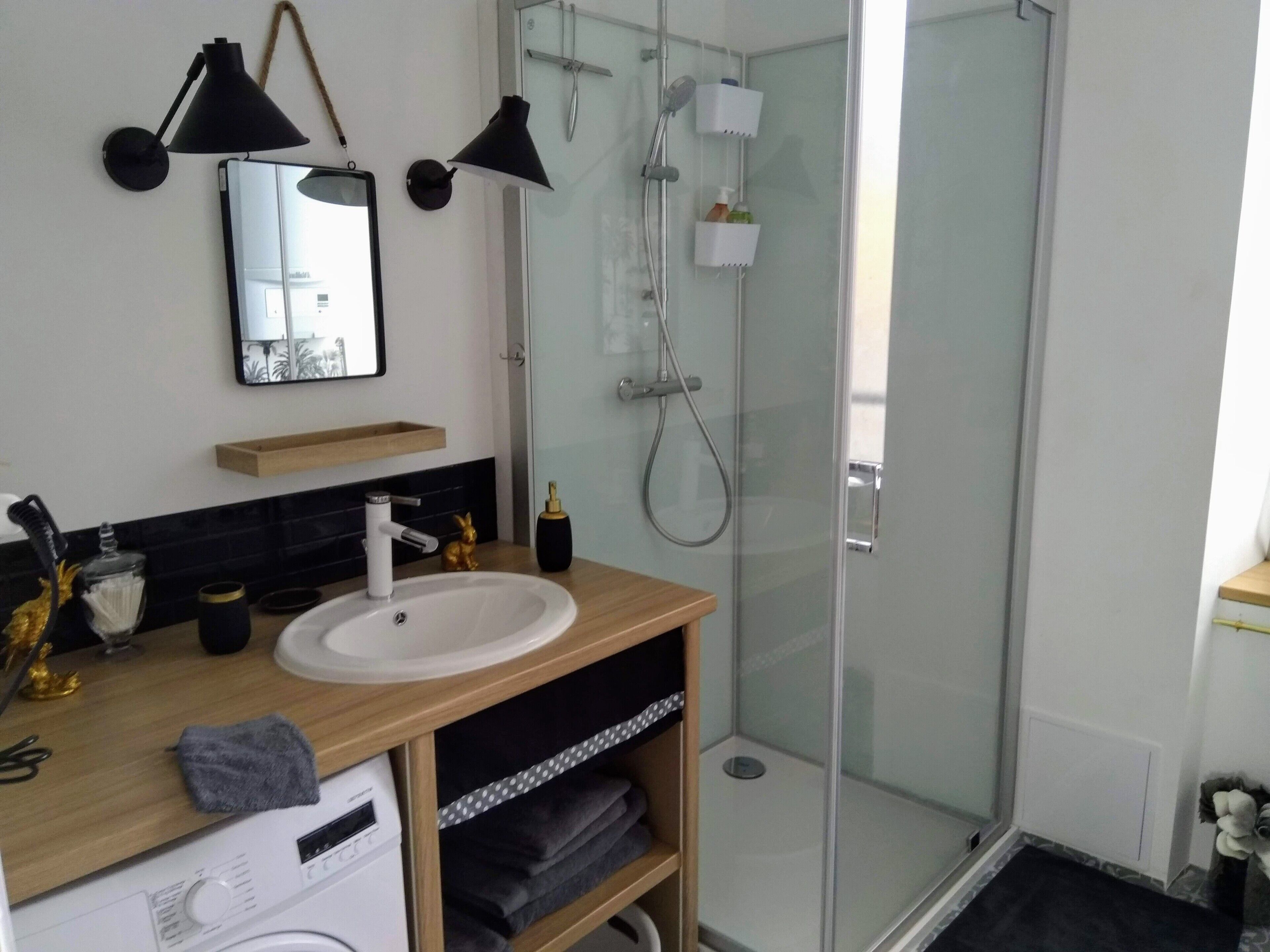 Hårføner, håndklær, såpe og sjampo