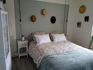 2 habitaciones, tabla de planchar con plancha, wifi y ropa de cama 