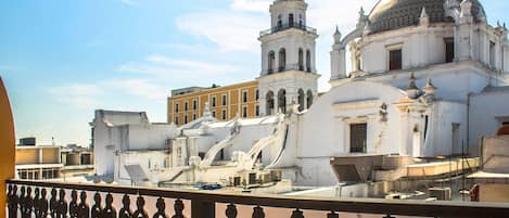 双人房, 1 张特大床 | 城市景观