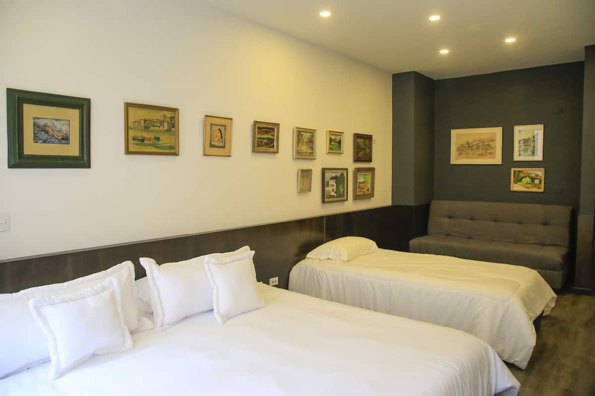 Quarto duplo standard | Lençóis italianos Frette, roupas de cama premium, edredons de pluma