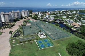 Studio, 1 très grand lit (Beach & Tennis 2303) | Terrain de sport