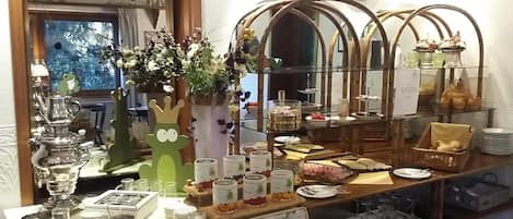 Daily buffet breakfast (EUR 5 per person)