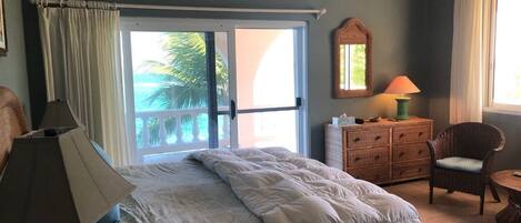 4 bedrooms, in-room safe, desk, laptop workspace