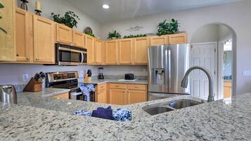 Fridge, microwave, stovetop, dishwasher