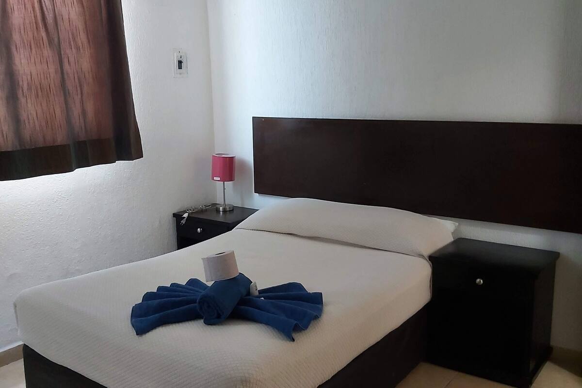 executive queen suite | free wifi, bed sheets