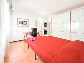 2 Schlafzimmer, Schreibtisch, Bügeleisen/Bügelbrett, WLAN