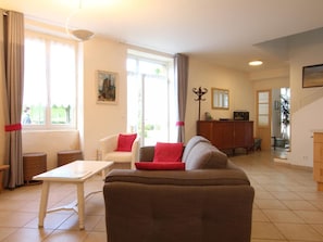 TV, fireplace, DVD player
