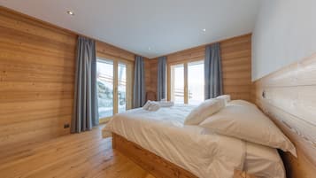 5 bedrooms, iron/ironing board, free WiFi, bed sheets