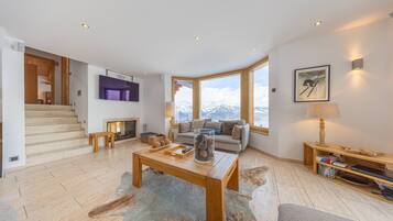 TV, fireplace, DVD player