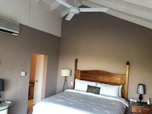 3 bedrooms, WiFi - Our home is your home! Come check us out (Montego)