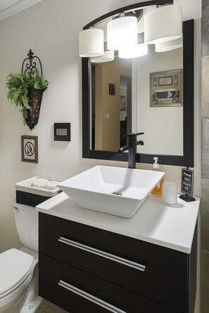 Hårføner, håndklær, såpe og sjampo