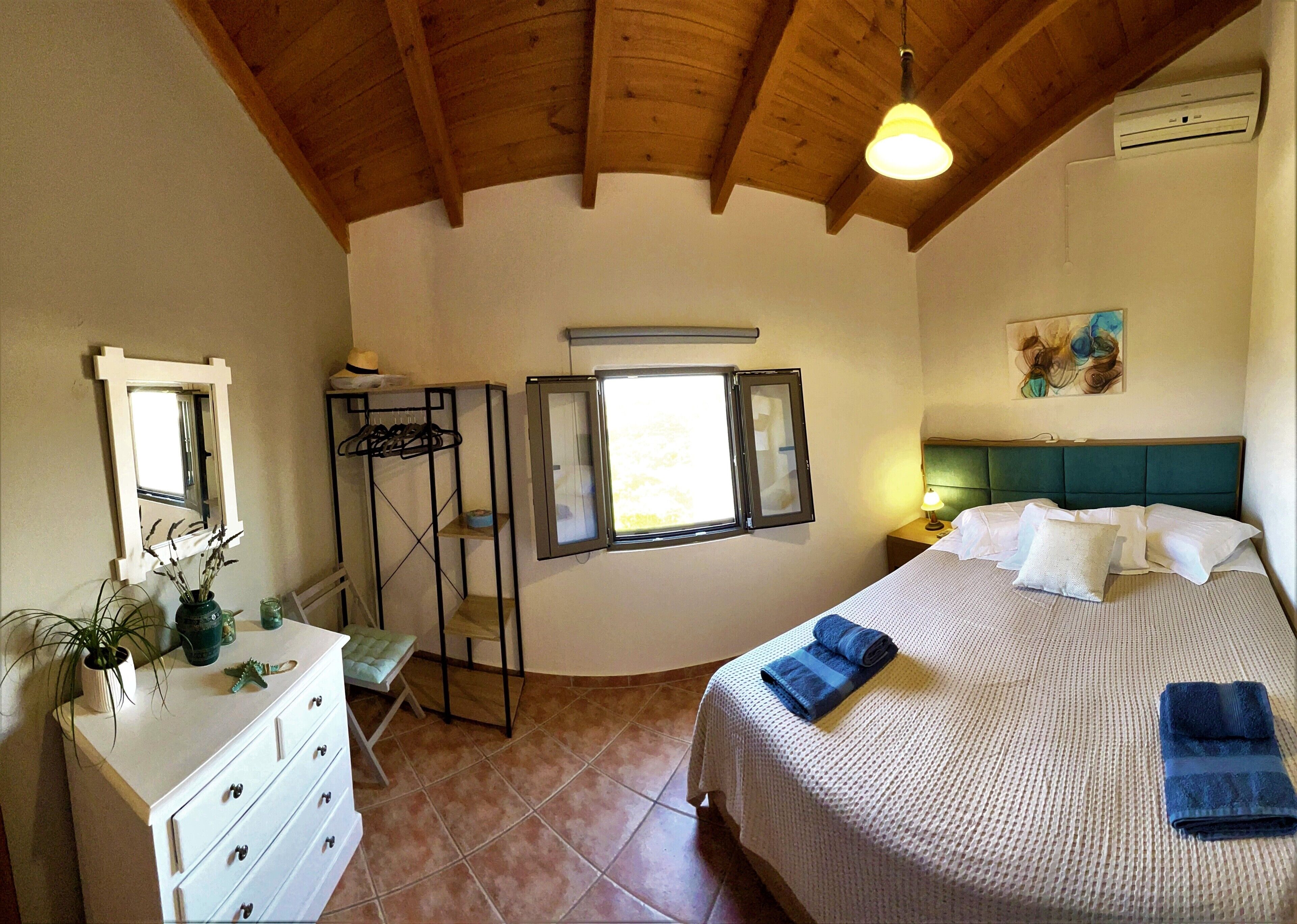 2 bedrooms, desk, iron/ironing board, WiFi