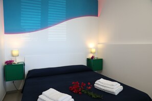 2 bedrooms, iron/ironing board, free WiFi, bed sheets - Covo dei Marinai, sea front, wifi, bbq, parking, a few meters from the sea (Cava D'aliga)