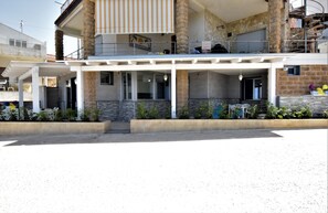 Exterior - Covo dei Marinai, sea front, wifi, bbq, parking, a few meters from the sea (Cava D'aliga)
